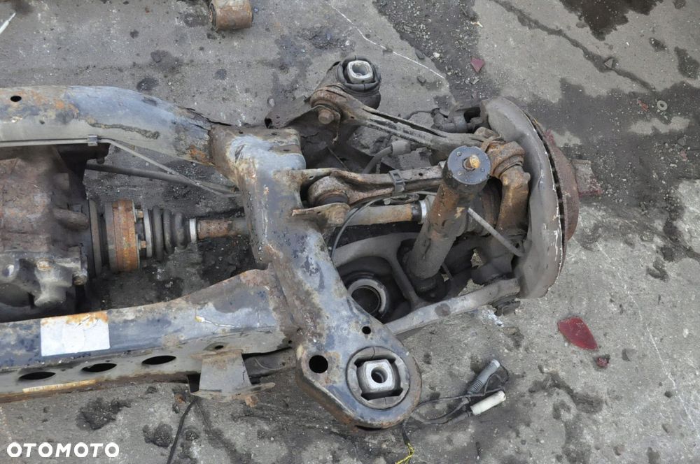 BMW E82 2.0d ZAWIESZENIE BELKA TYŁ MOST 7572804 3.15 PÓŁOSIE +ZACISKI - 4