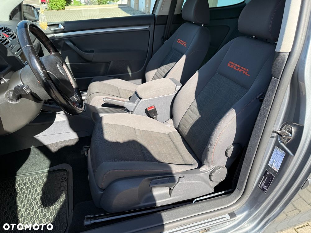 Volkswagen Golf - 10