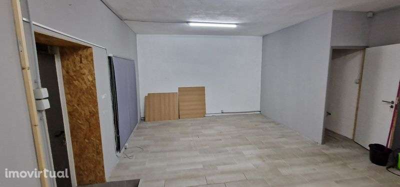 Arrenda-se Loja [40m² c/ WC) - Grande imagem: 4/8