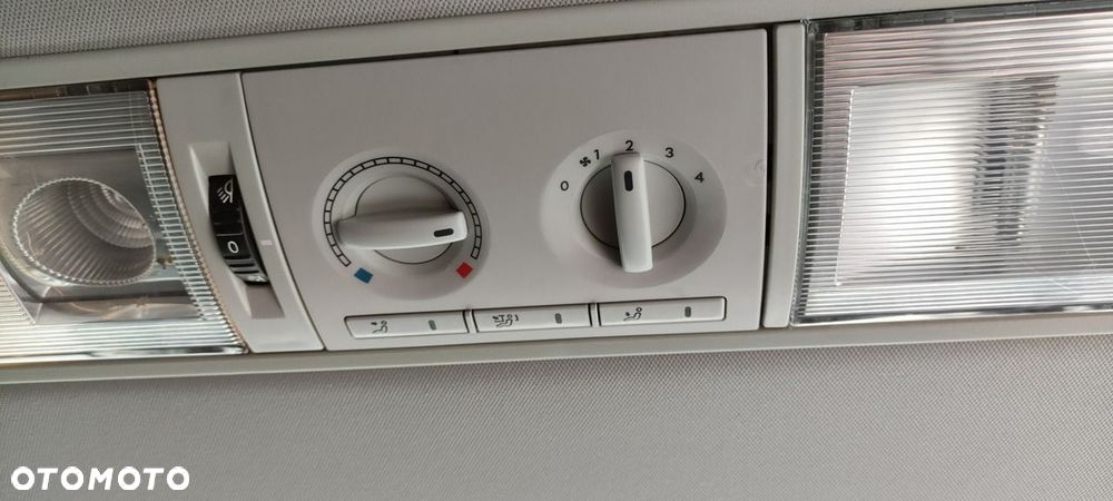 Volkswagen Caravelle - 31