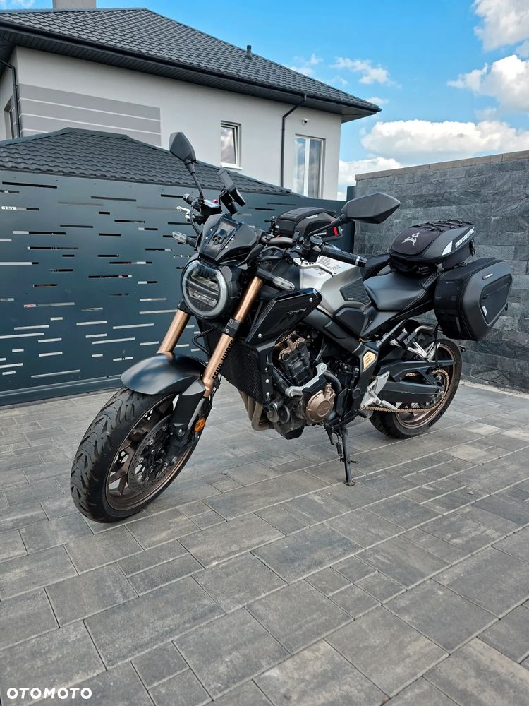 Honda CB - 1