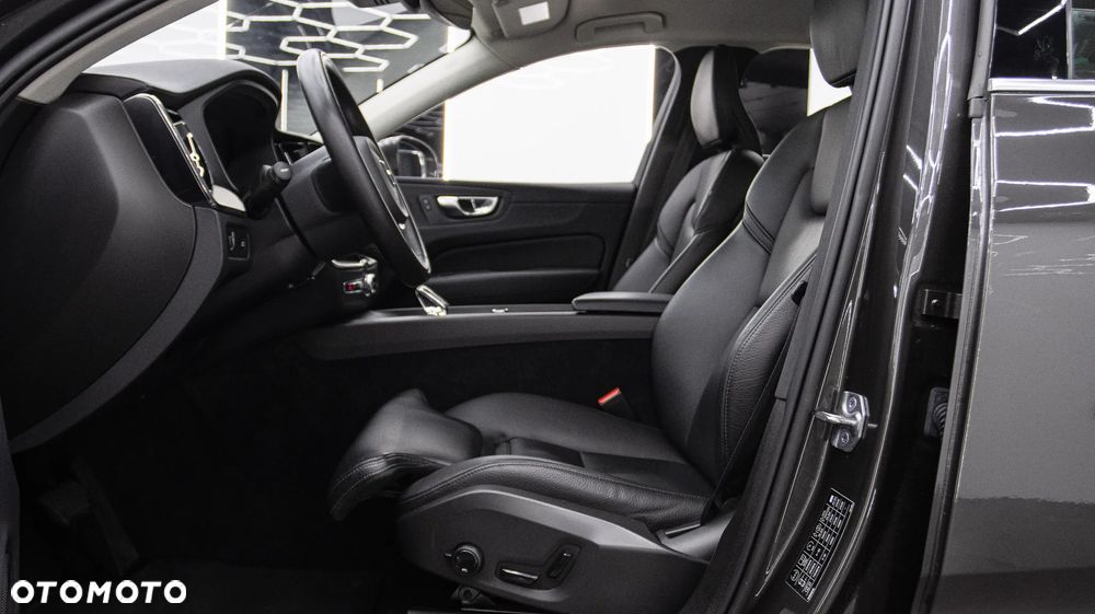 Volvo XC 60 B4 B Plus Bright - 19