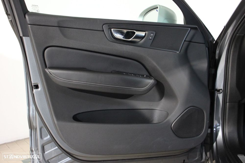 Volvo XC 60 2.0 D4 R-Design Geartronic - 5