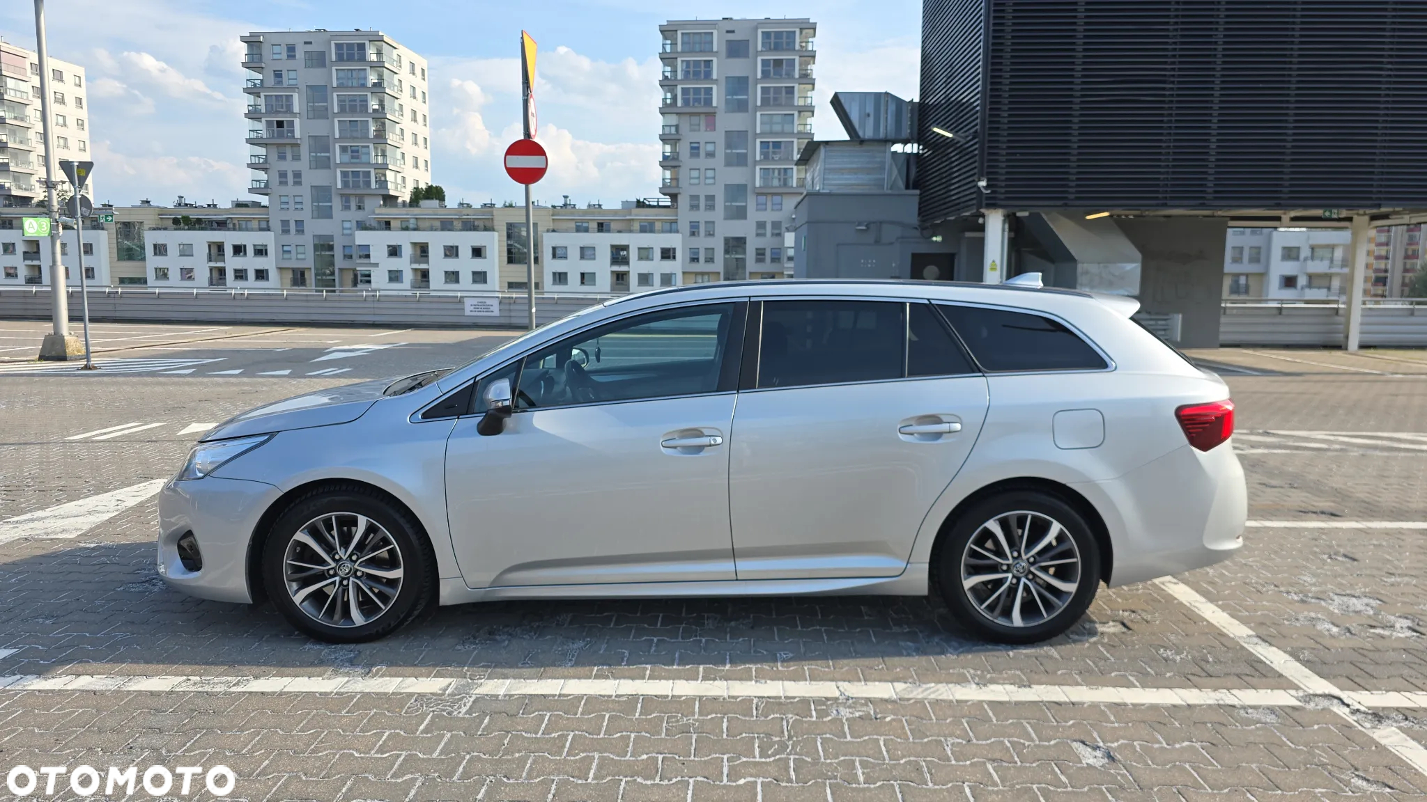 Toyota Avensis 2.0 D-4D Premium - 7
