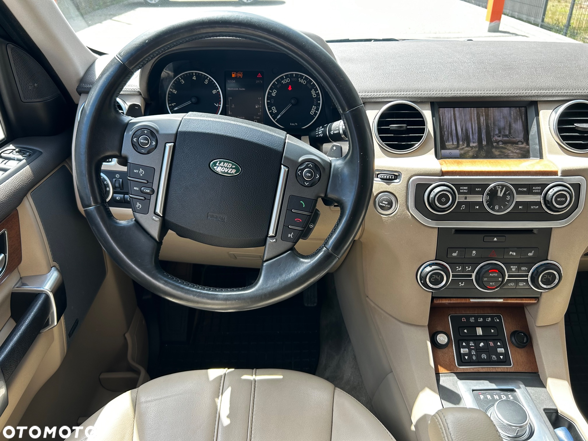 Land Rover Discovery IV 3.0 V6 SC HSE - 29