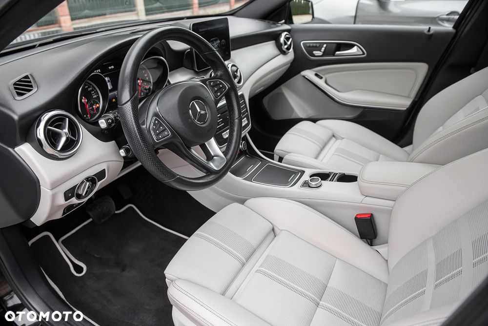 Mercedes-Benz GLA 200 7G-DCT Edition 1 - 17