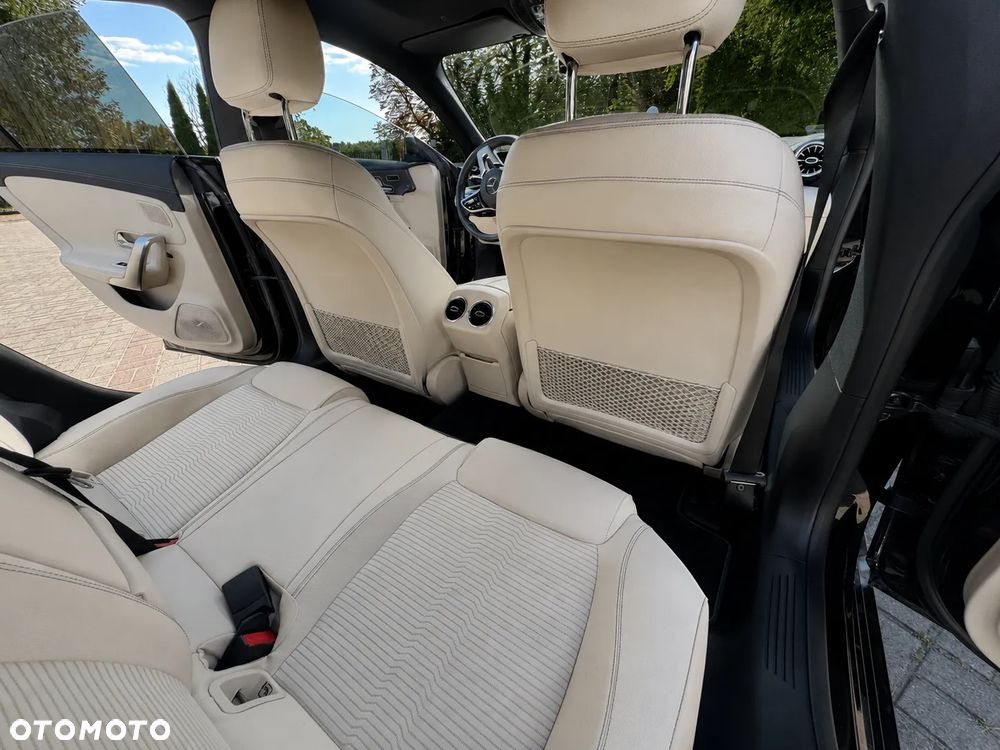 Mercedes-Benz CLA 220 7G-DCT - 21