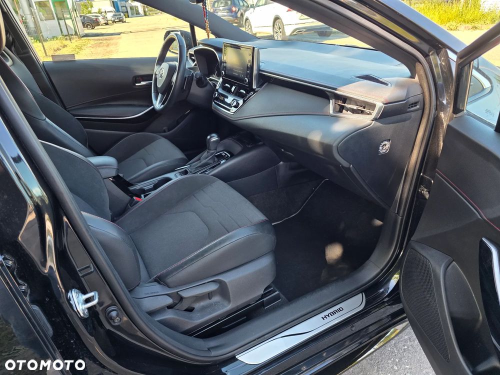 Toyota Corolla 2.0 Hybrid Executive - 29