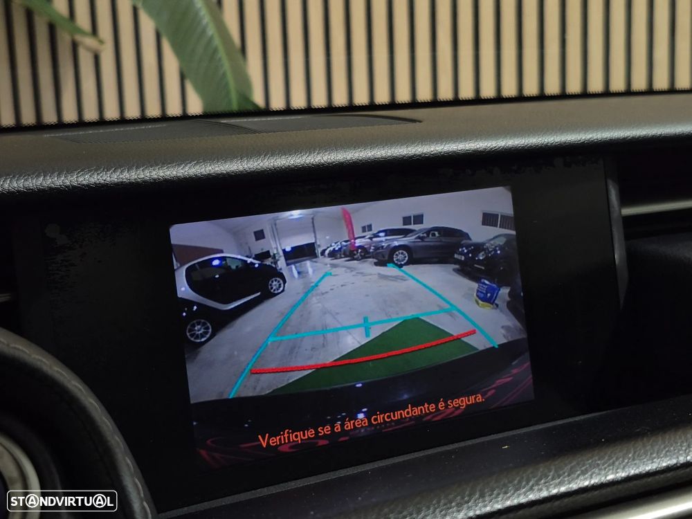 Lexus IS 300H Executive+ - 17