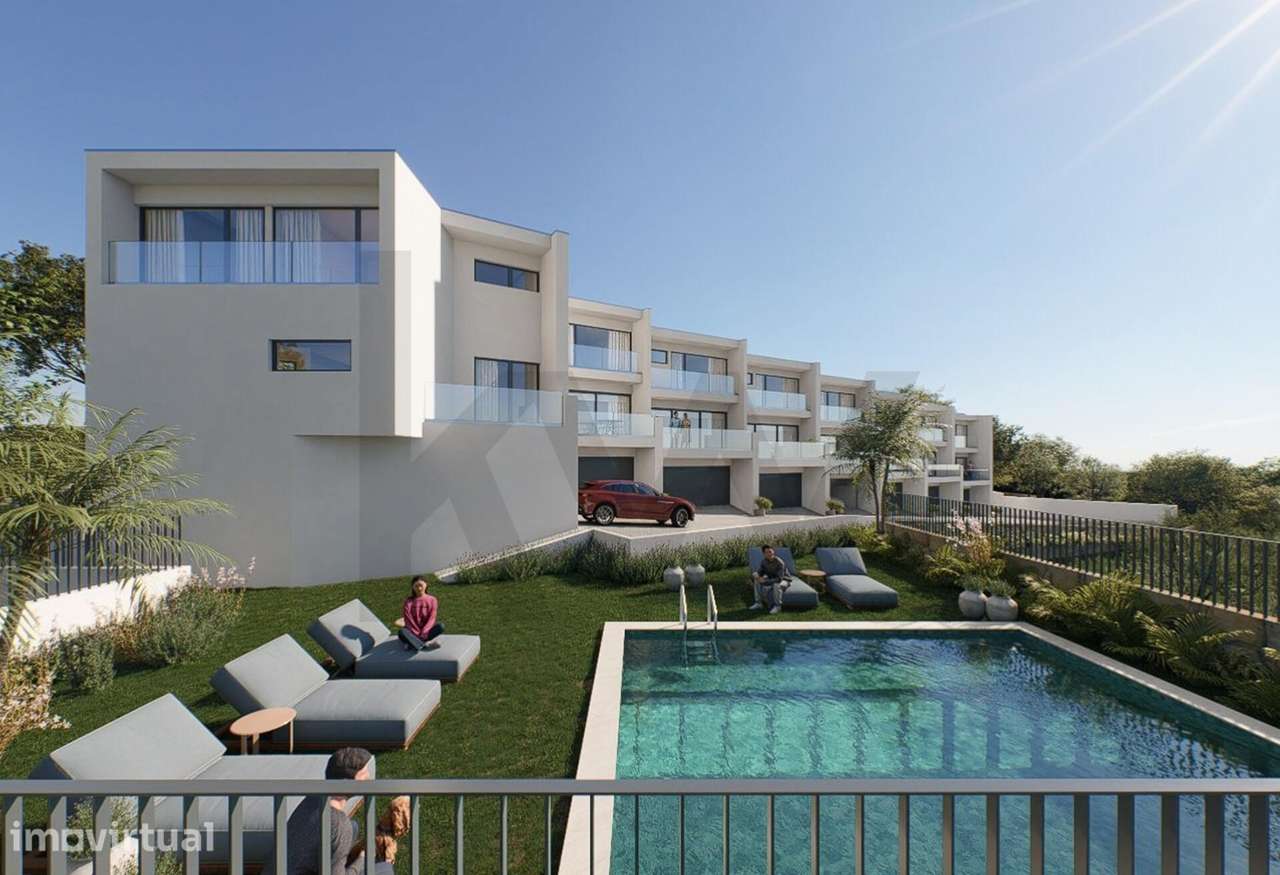 Moradia T3 de Três Frentes | Condomínio Fechado | Piscina - Jardim | B - Grande imagem: 3/16