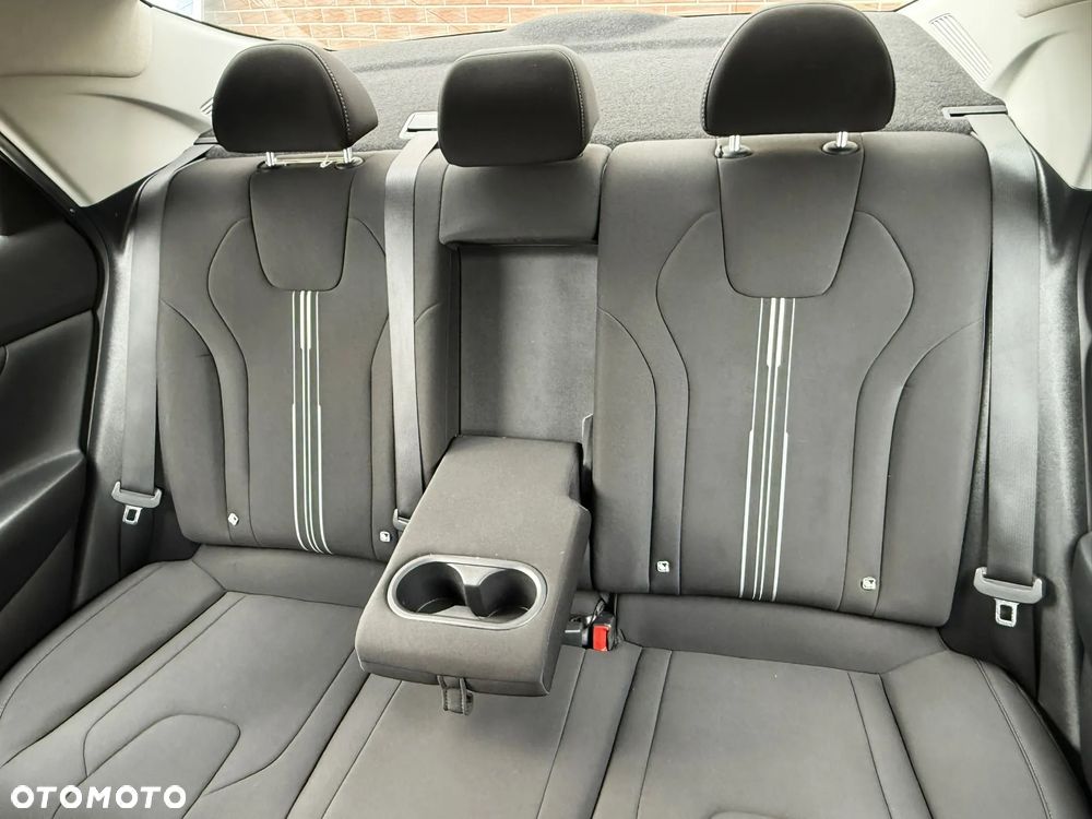 Hyundai Elantra 1.6 Smart CVT - 13