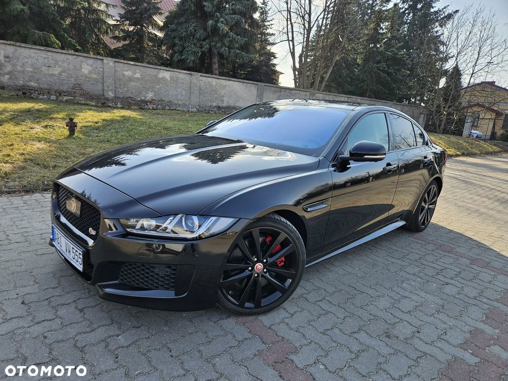 Jaguar XE - 3