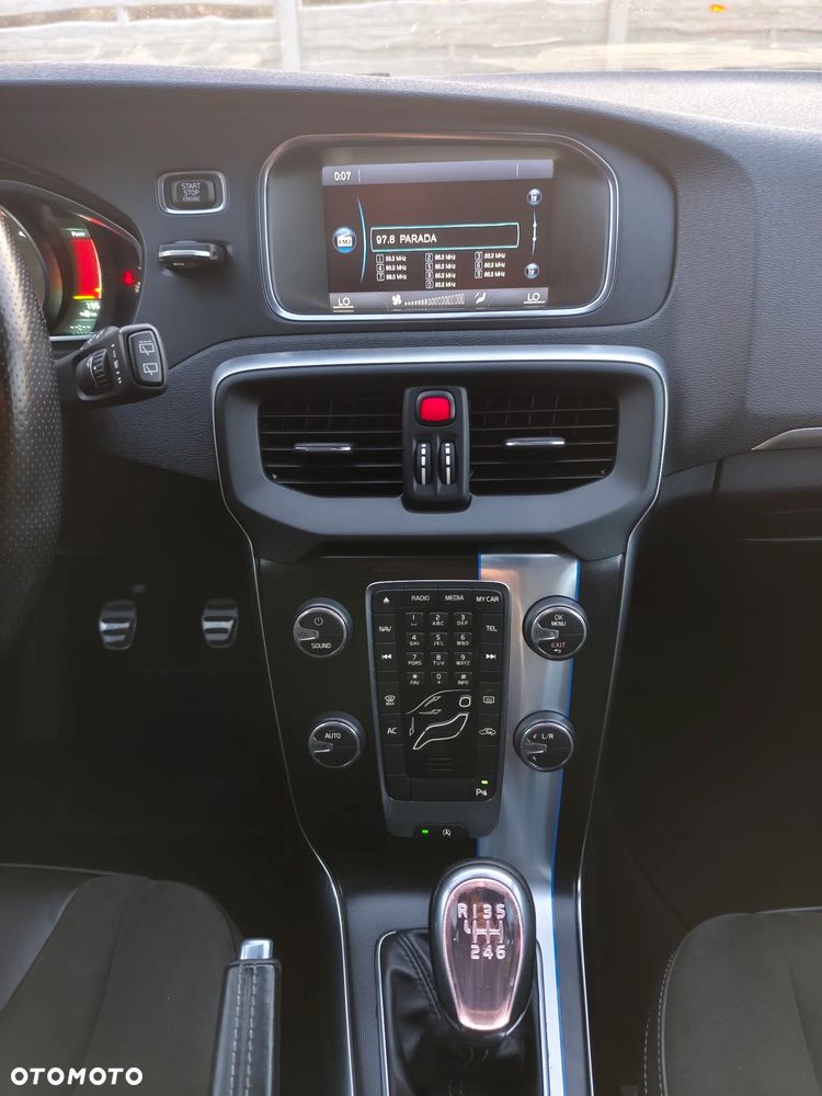 Volvo V40 D2 R Design - 27