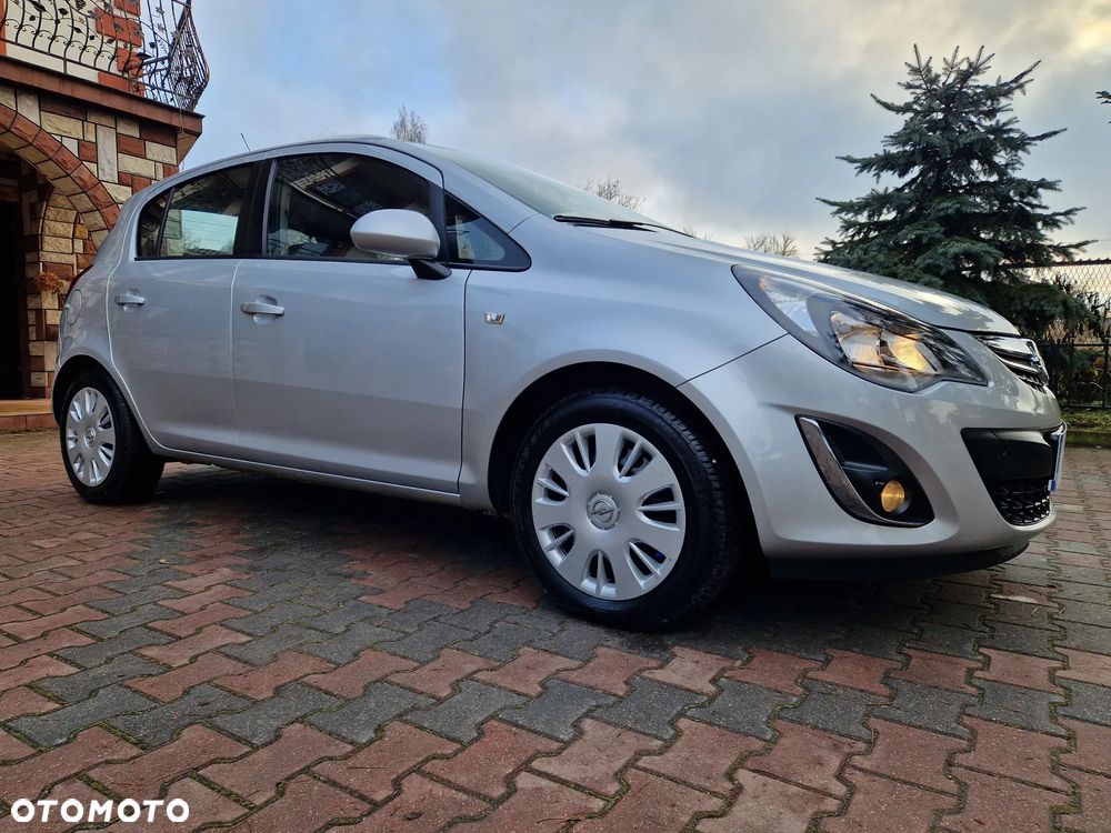 Opel Corsa 1.4 16V Cosmo - 11