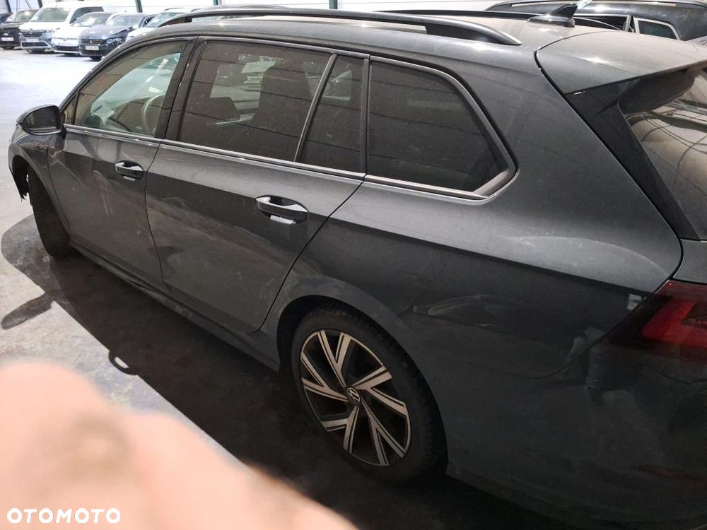 Volkswagen Golf 1.5 eTSI OPF DSG R-Line - 9