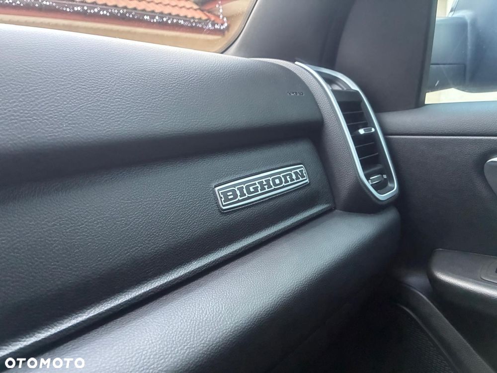 RAM 1500 5.7 Crew Cab Shortbed Bighorn Black - 27