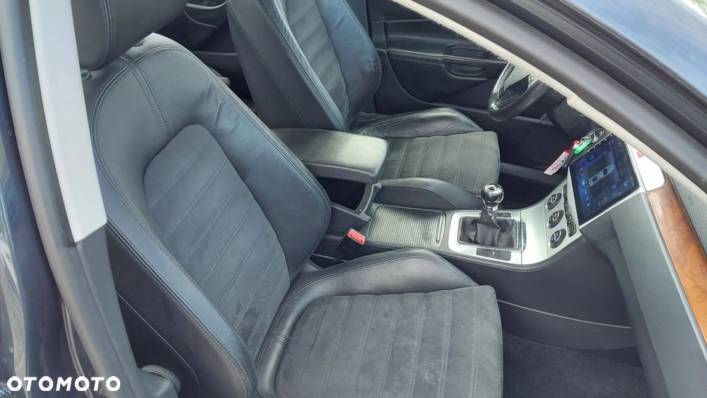 Volkswagen Passat 2.0 TSI Individual - 10