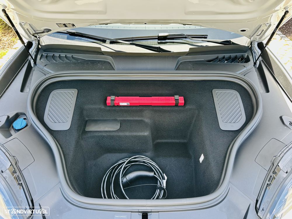 Porsche Macan Electric - 32