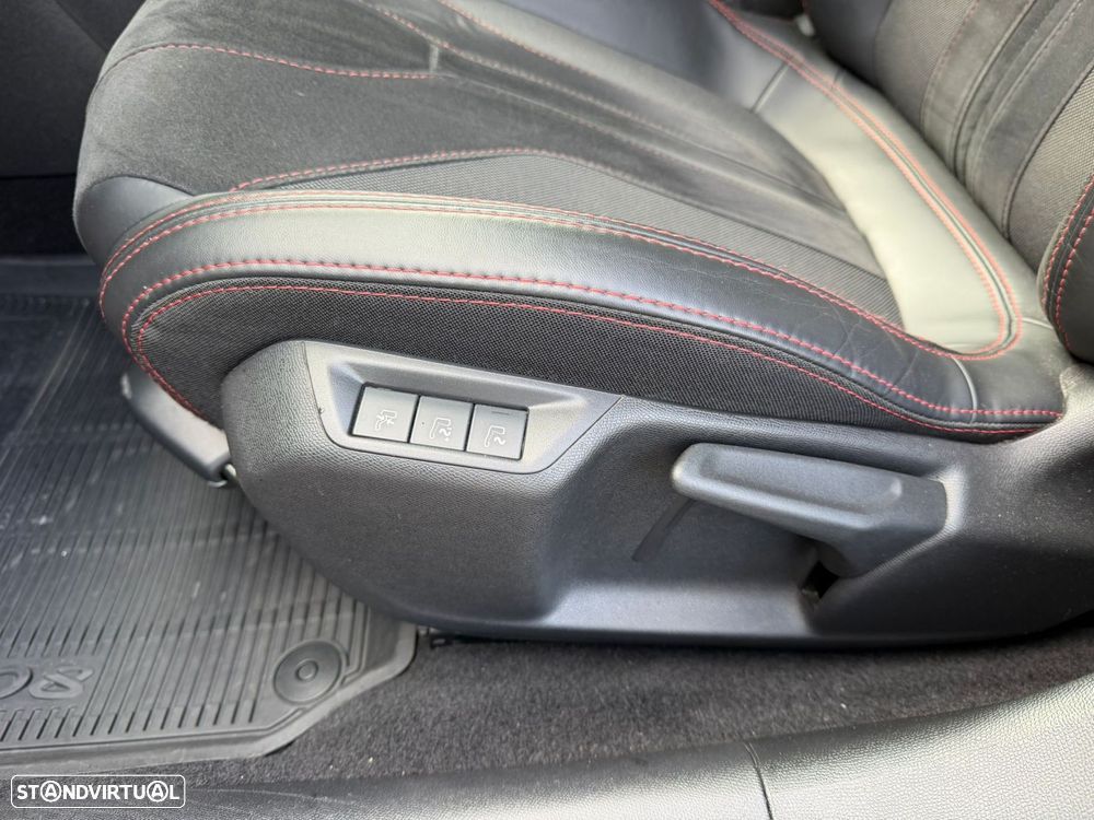 Peugeot 308 1.6 e-THP GTi - 33