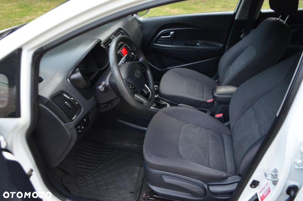 Kia Rio 1.2 L - 23