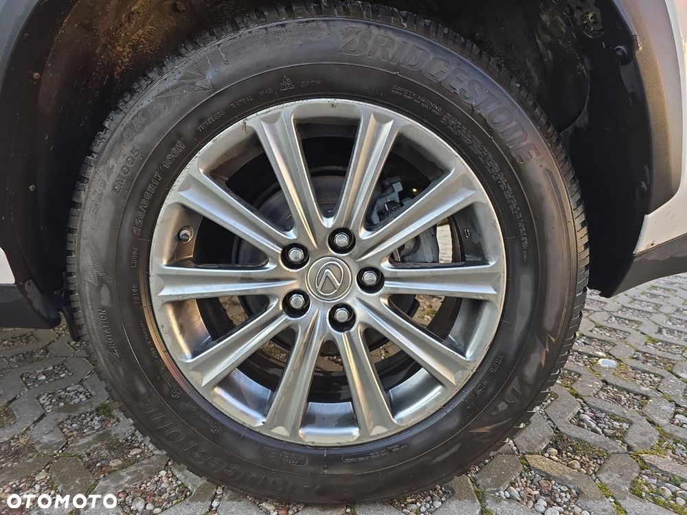 Lexus NX 300h Elite AWD - 28