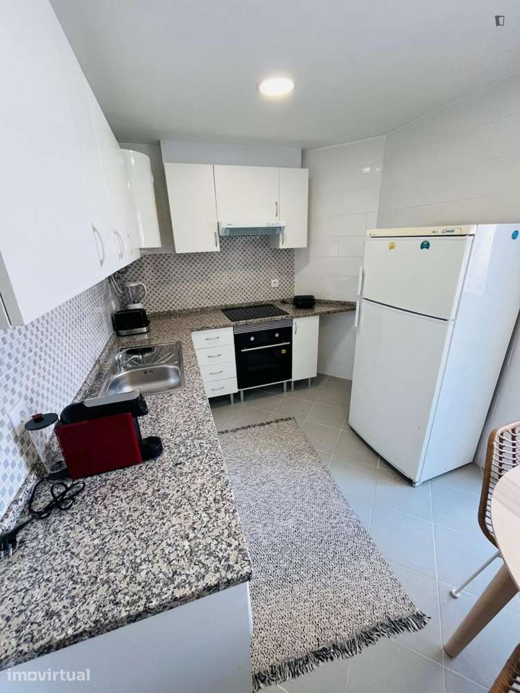 Quarto - localizado em Trafaria Lisbon - Grande imagem: 5/9