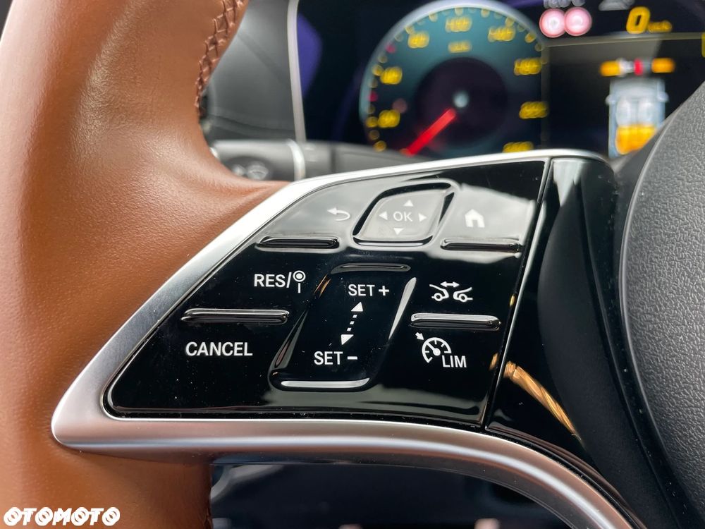Mercedes-Benz CLS 300 d 4Matic 9G-TRONIC AMG Line - 25