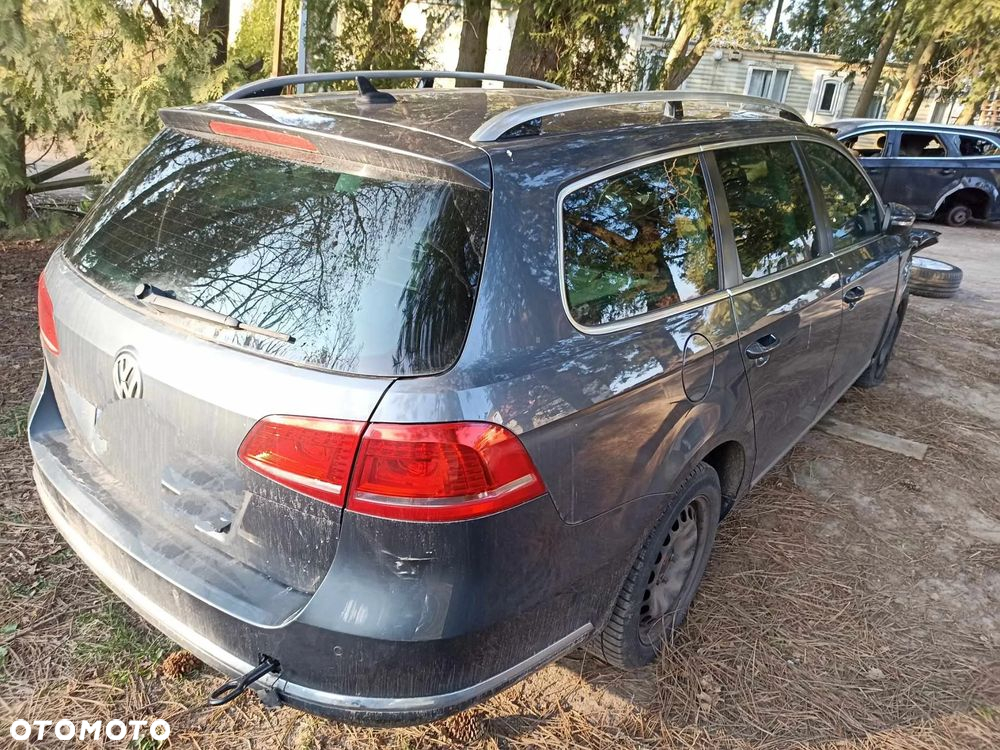 Volkswagen Passat 2.0 TDI Highline - 13