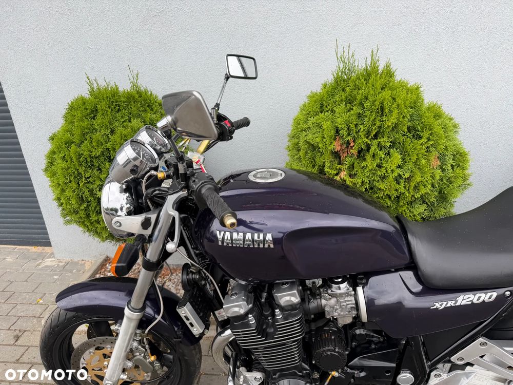 Yamaha XJR - 40