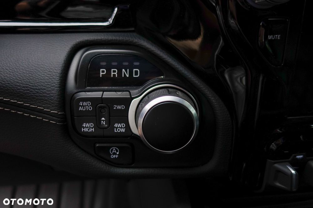 RAM 1500 5.7 Crew Cab Shortbed Laramie Sport Full - 25