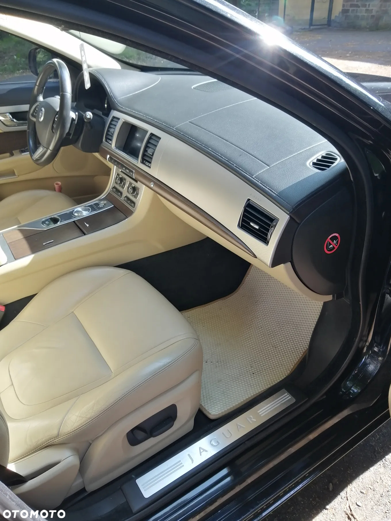 Jaguar XF 2.0 T Premium Luxury - 23