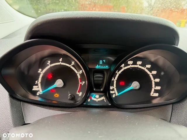 Ford Transit Courier - 9