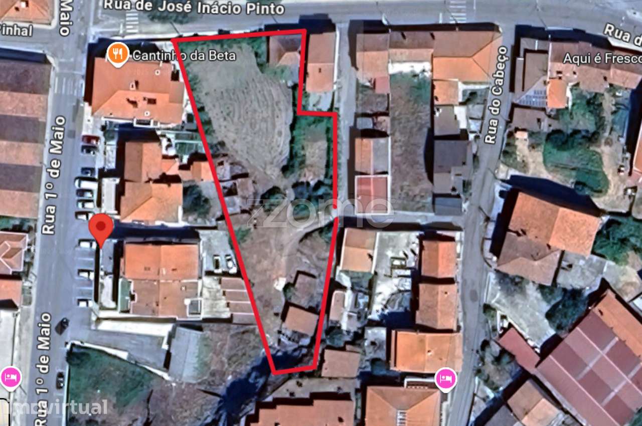 Moradia para reconstruir no centro de Miranda do Douro - Grande imagem: 2/17