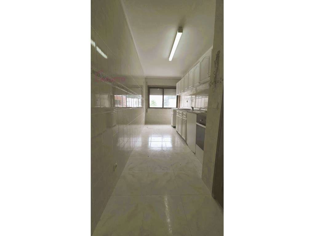 Prédio com T2 + Espaço Comercial | Duas Entradas Independentes | Po... - Grande imagem: 2/20