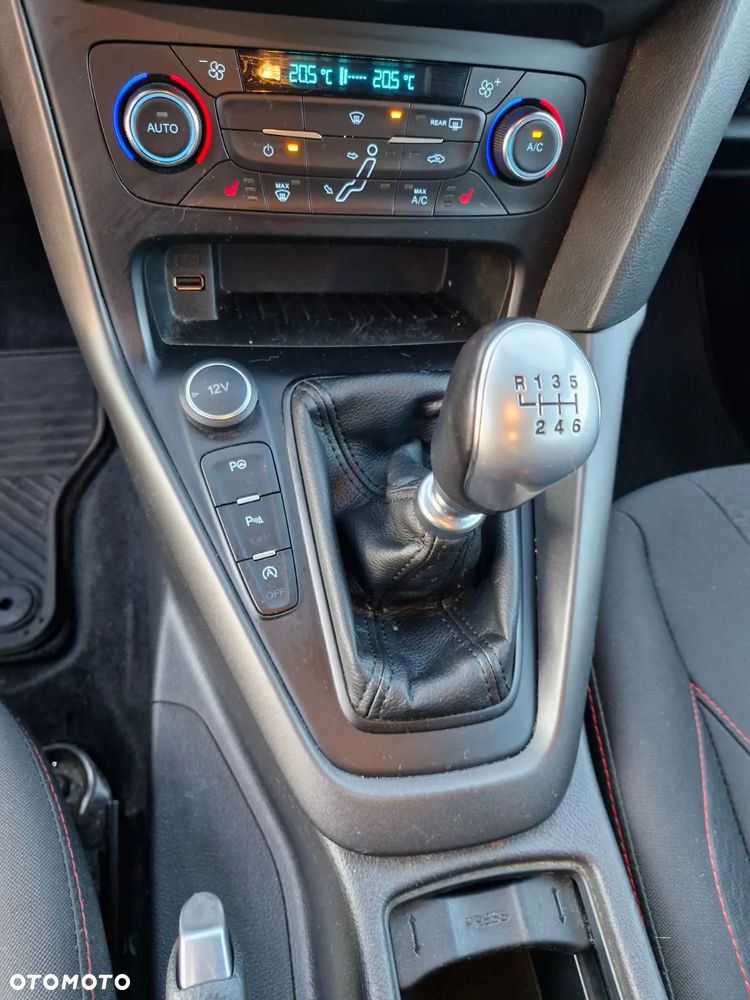 Ford Focus 1.0 EcoBoost ST-Line - 15