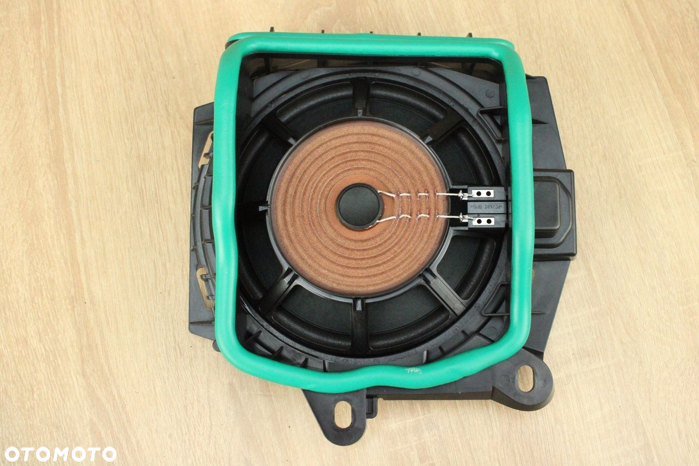 ORYGINALNY GŁOŚNIK NISKOTONOWY SUBWOOFER LEWY BMW G26 G20 2622561 17km - 2