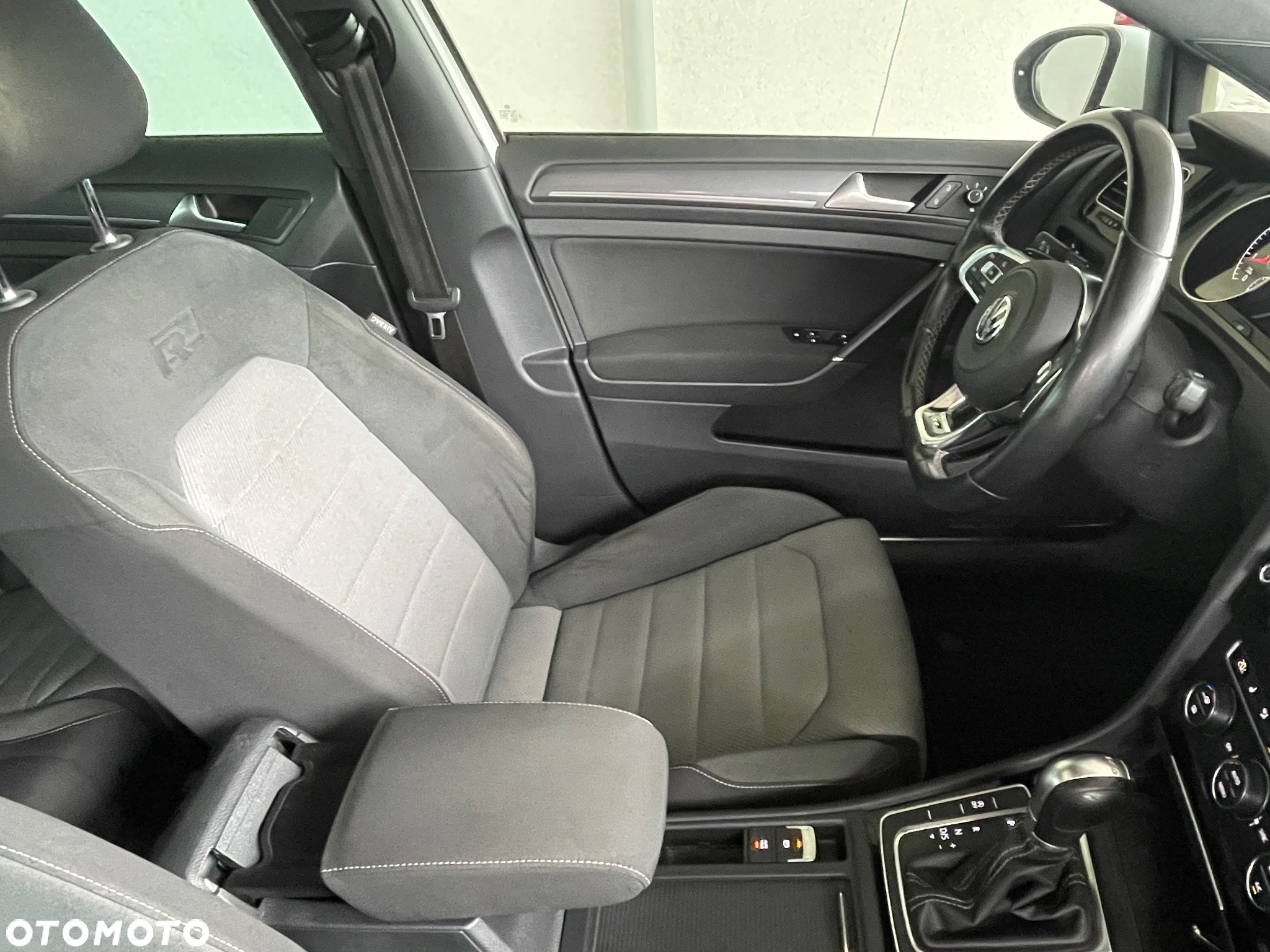 Volkswagen Golf - 25