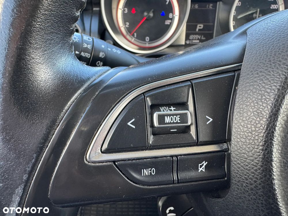 Suzuki Swift 1.2 Premium Plus CVT - 11