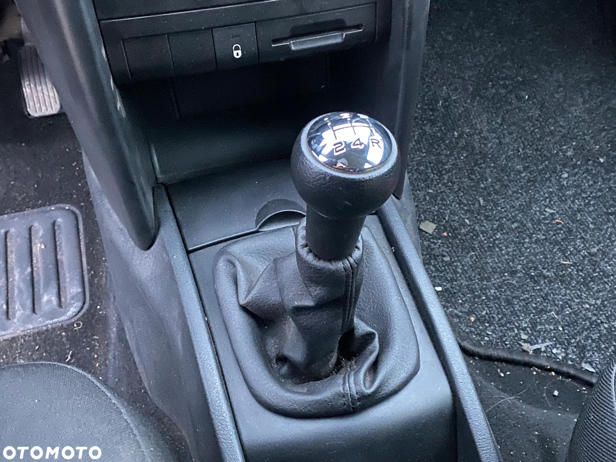 PEUGEOT 207 06- Gałka zmiany biegów Benzyna - 2
