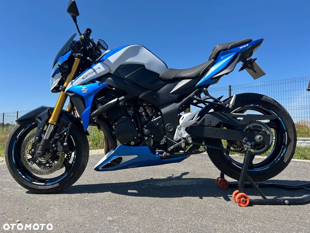 Suzuki GSR - 1