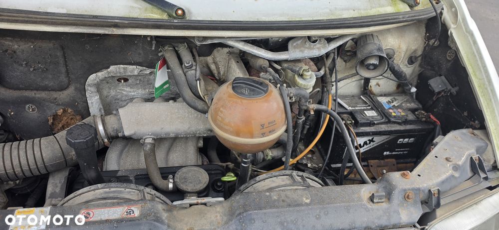 Volkswagen Caravelle - 7