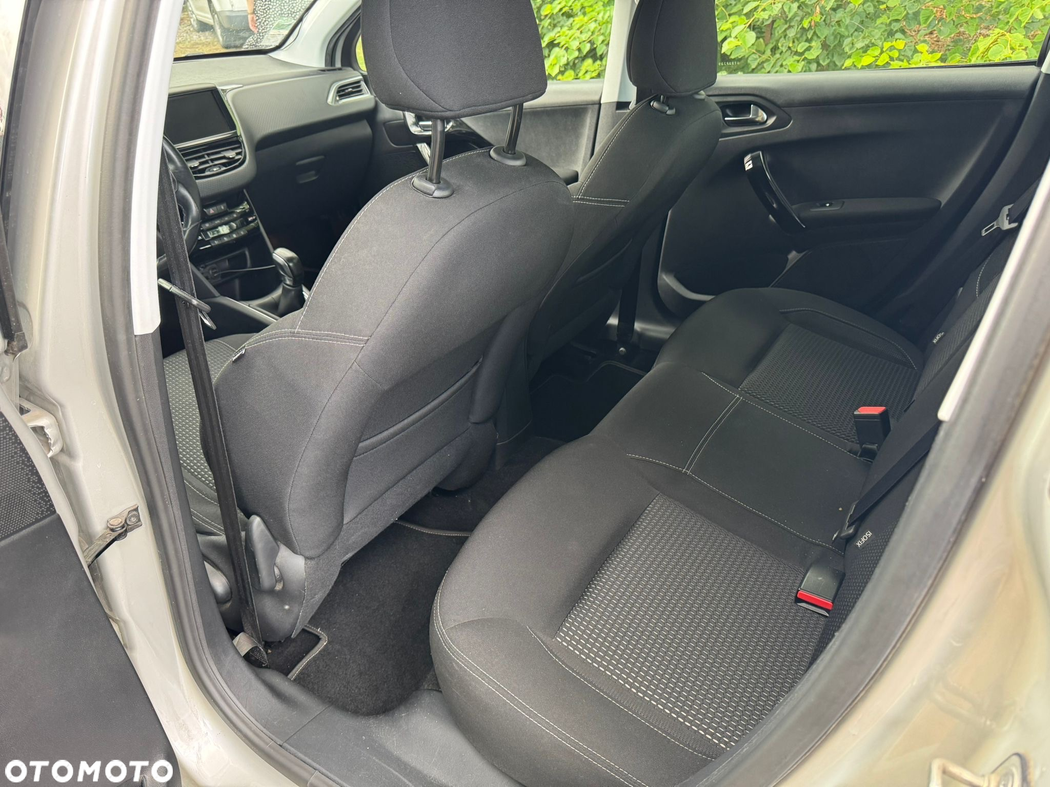 Peugeot 208 - 11