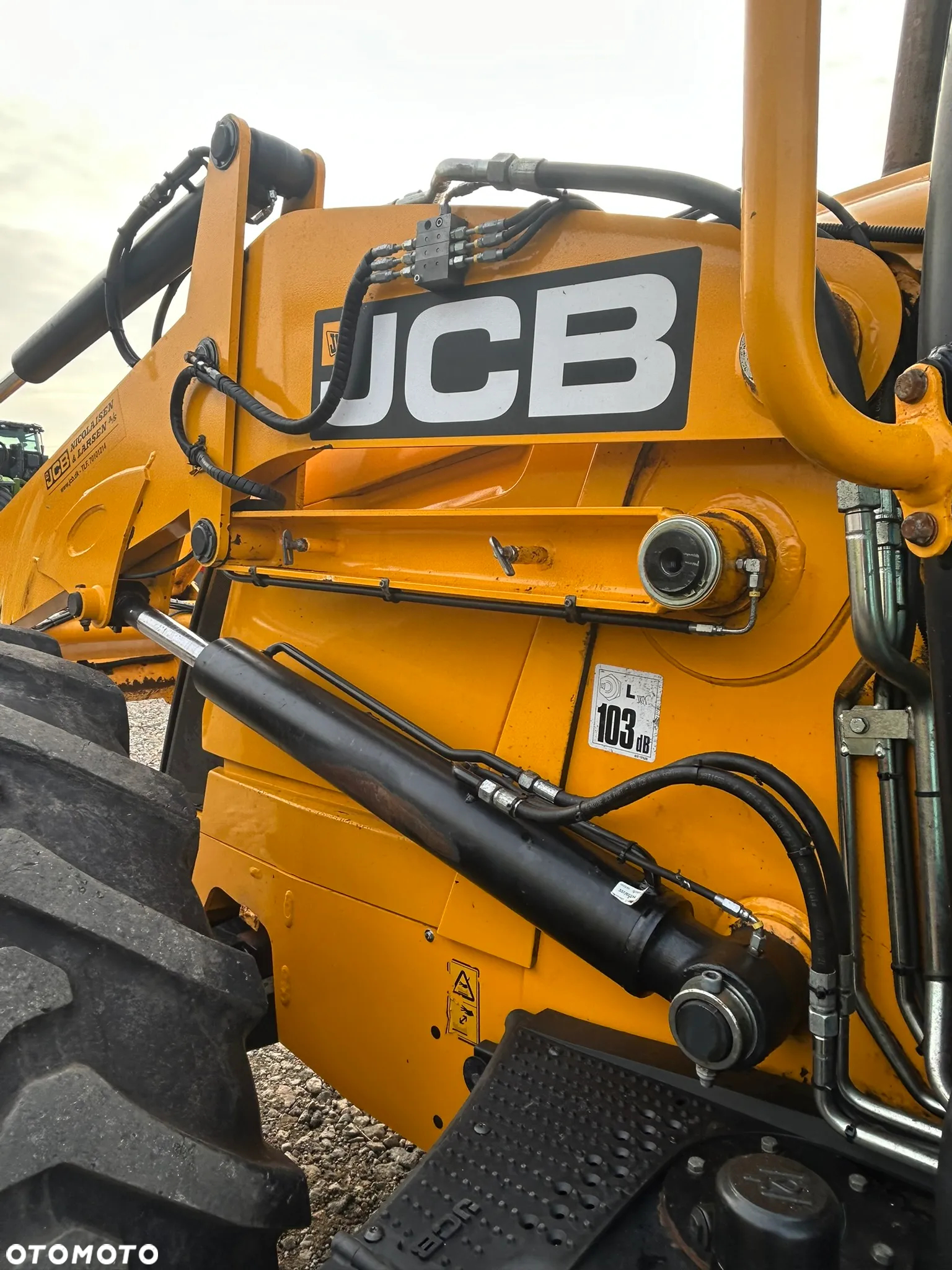 JCB 4CX - 14