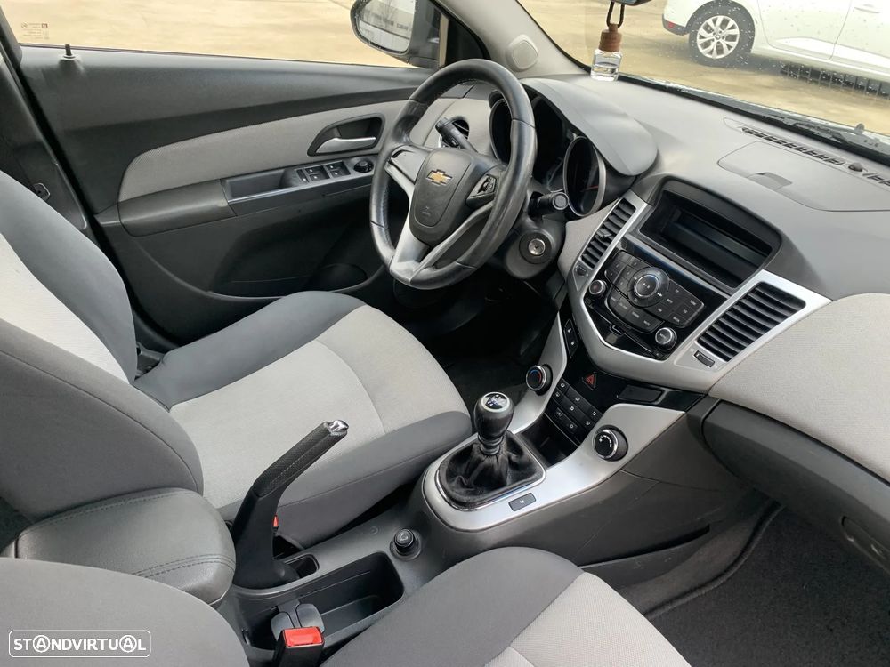 Chevrolet Cruze 1.6 LS - 10