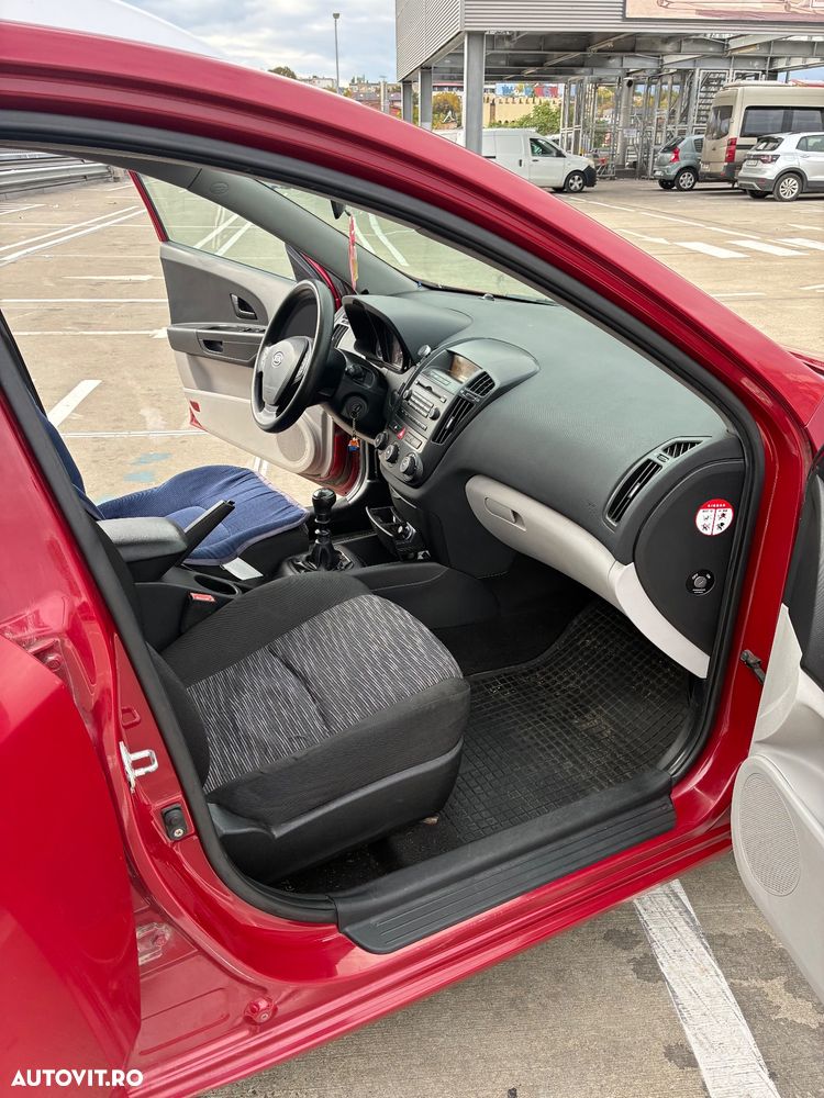 Kia Ceed 1.6 CRDi SW EX - 13