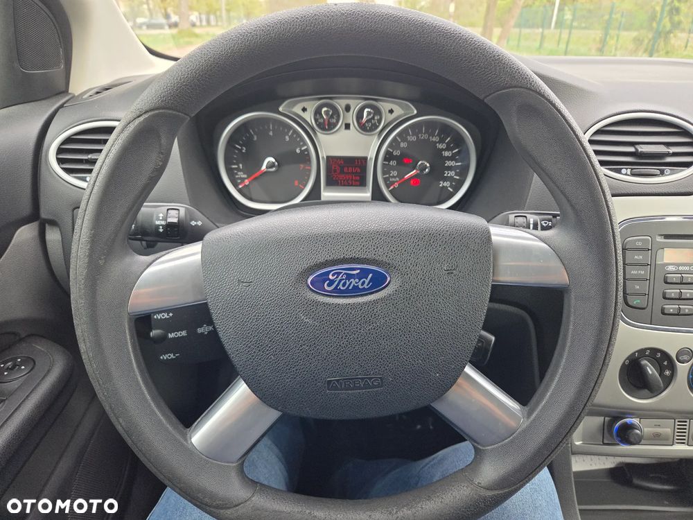 Ford Focus 1.6 Trend - 10
