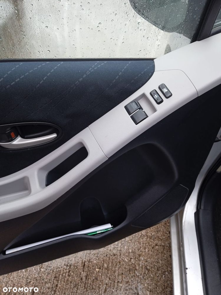 Toyota Yaris 1.3 Sol - 5