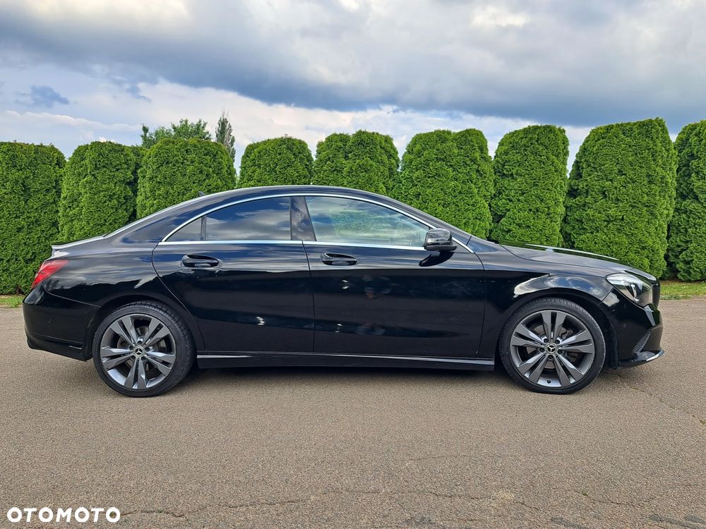 Mercedes-Benz CLA 180 7G-DCT Urban - 12