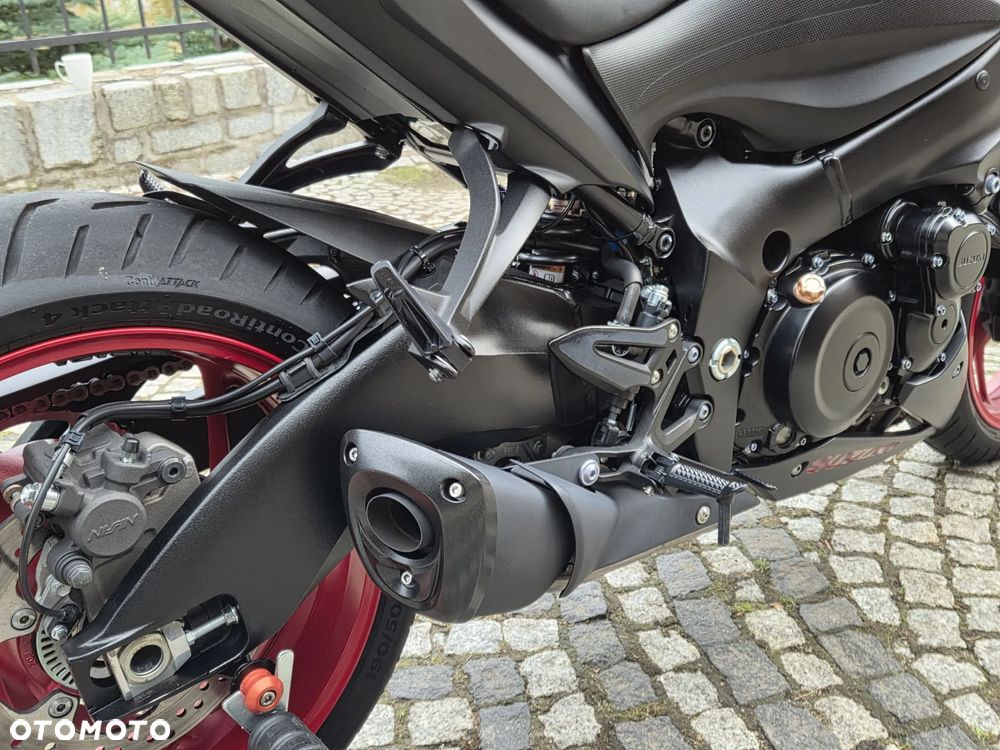 Suzuki GSX - 35