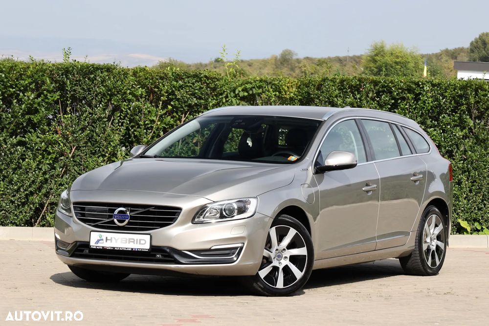 Volvo V60 D6 Plug-In-Hybrid AWD Geartronic Momentum - 2